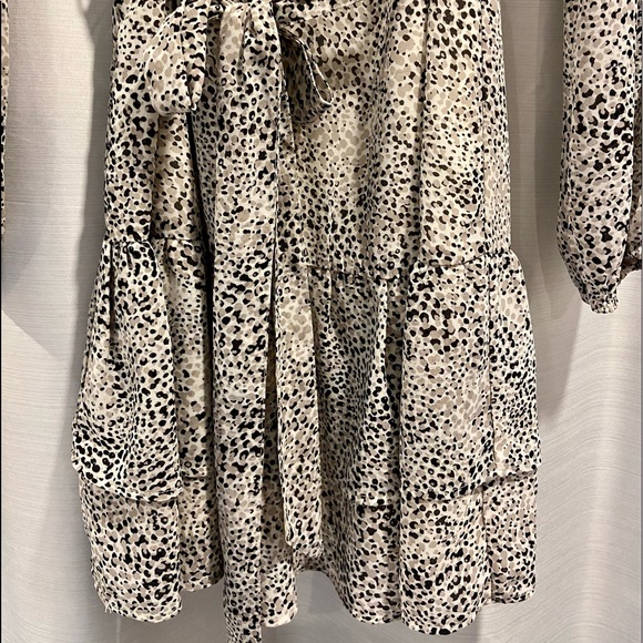 Ruffle dress - Picture 3 of 6